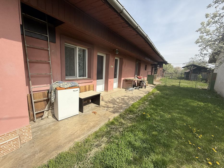 Casă de vânzare în Frâncești, județul Gorj – 3.409 mp teren