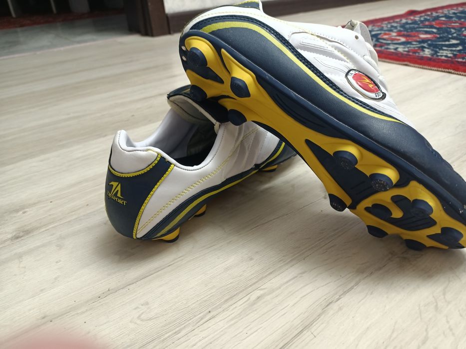 Продам бутсы  новый