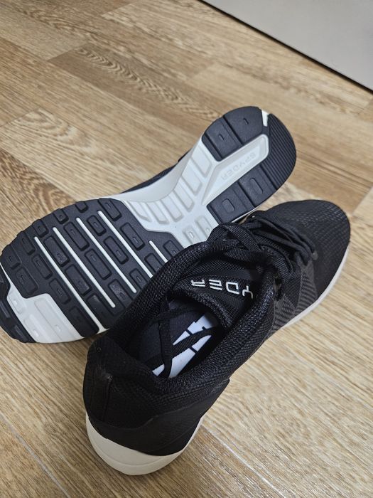 Кроссовки веченние