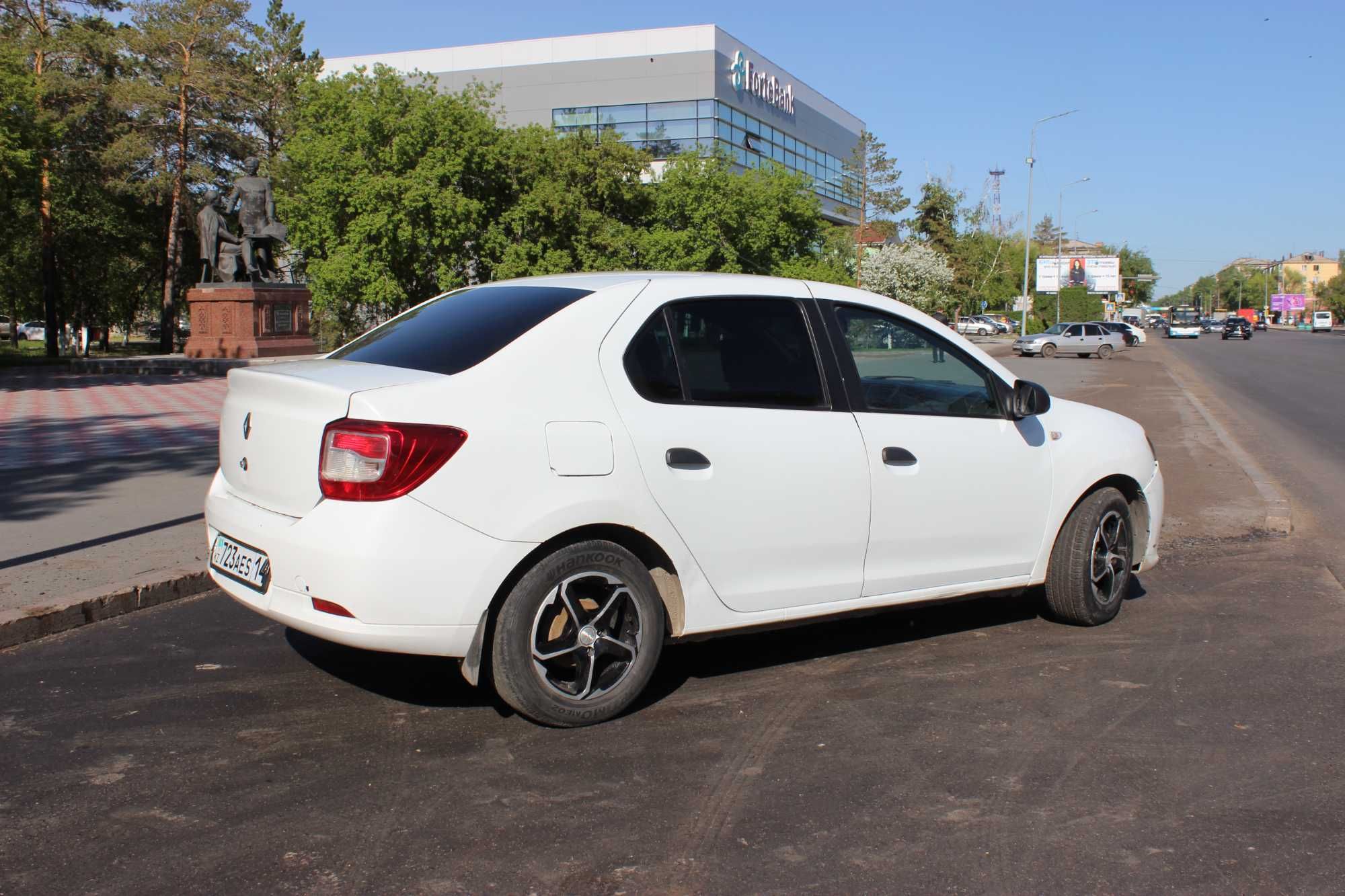 renault logan 2014 машина - Легковые автомобили - OLX.kz