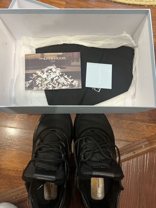 Продам мужские кроссовки PHILIPPE MODEL