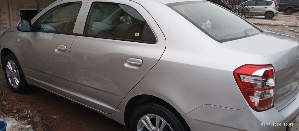 Шевроле Кобальт серебристый