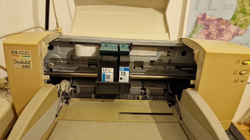 Цветен мастилено струен принтер HP Desk J