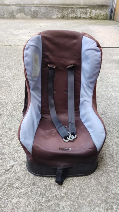 Продавам две детски столчета за автомобил евтино договорка