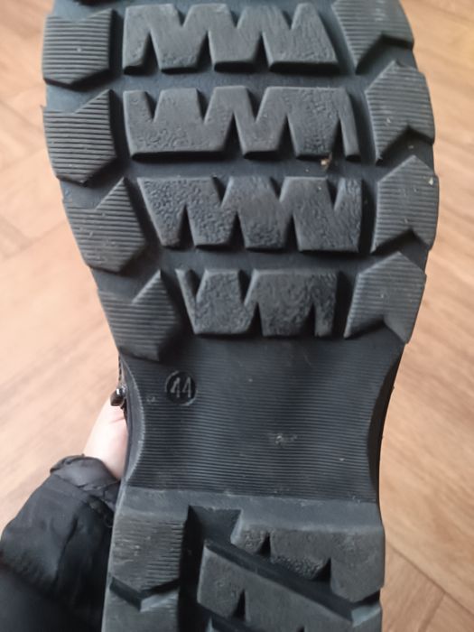 Продам мужские ботинки