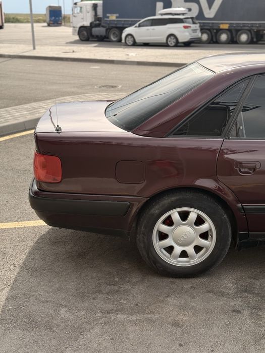 Audi c4 год 1992