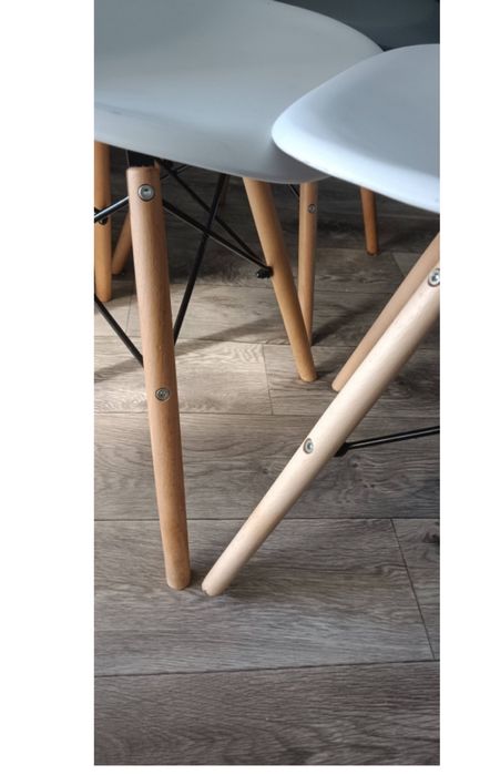 Стулья белые в хорошем состоянии