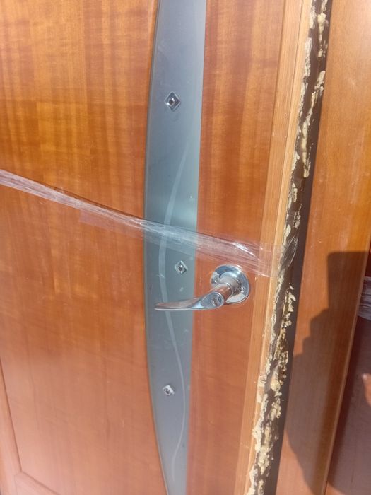 Дверь деревянная 2 шт