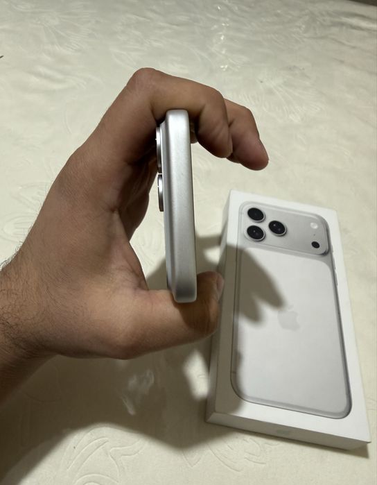 Продам iPhone 17 Pro Max 256 GB Silver