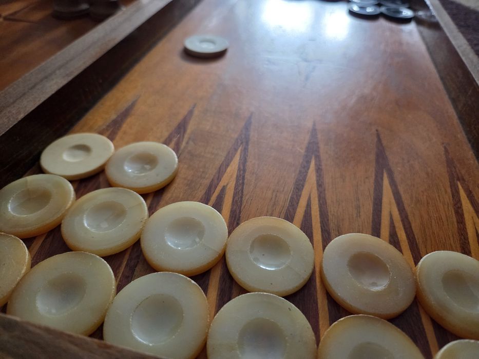 Дървен шах и табла