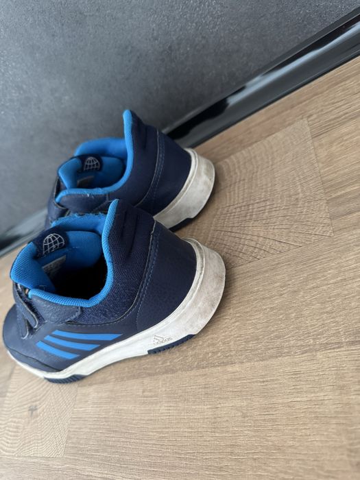 Детски обувки Adidas, номер 35