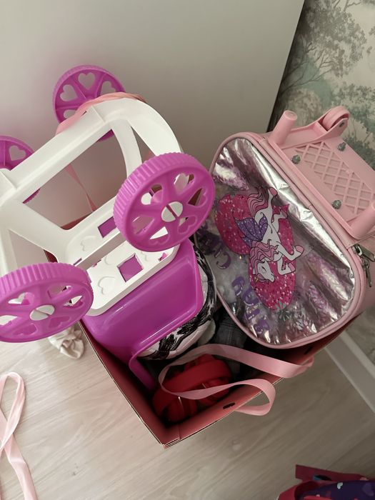 Ойыншықтар сатылады.