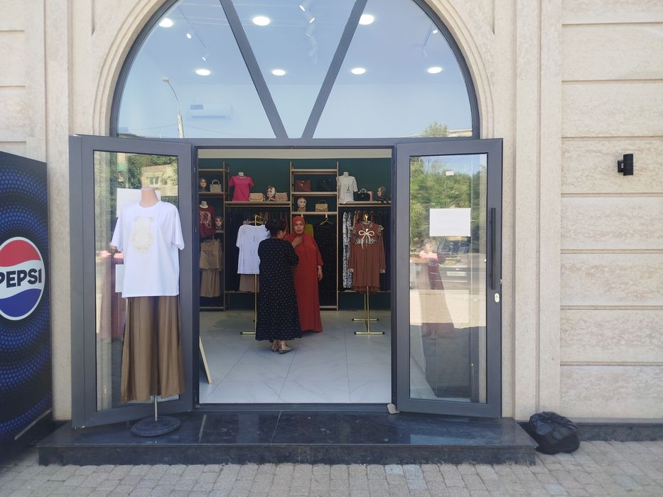 Мебель для бутика одежды,