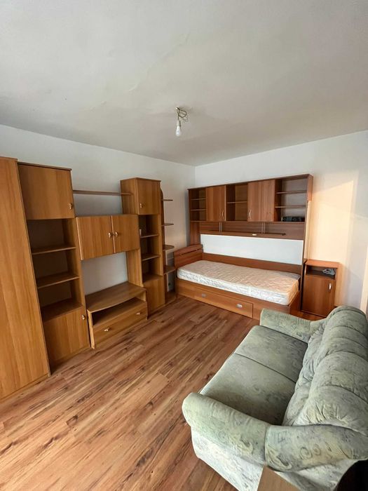 Inchiriez apartament o camera M6