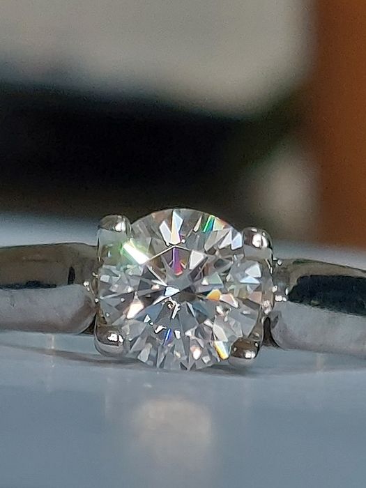 Дамски пръстен с 1 Карат Мойсанит+Сертификат