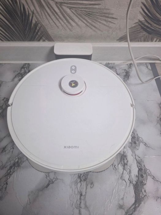 Срочно!продаю робот пылесос xiaomi s10+