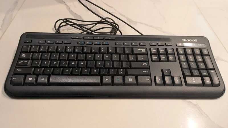 Tastatura Microsoft cu fir