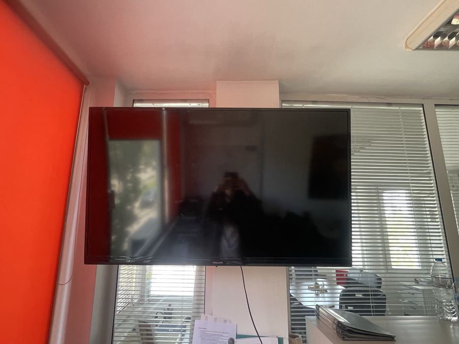 Телевизор Philips 40 инча с подарък стенна регулируема стойка