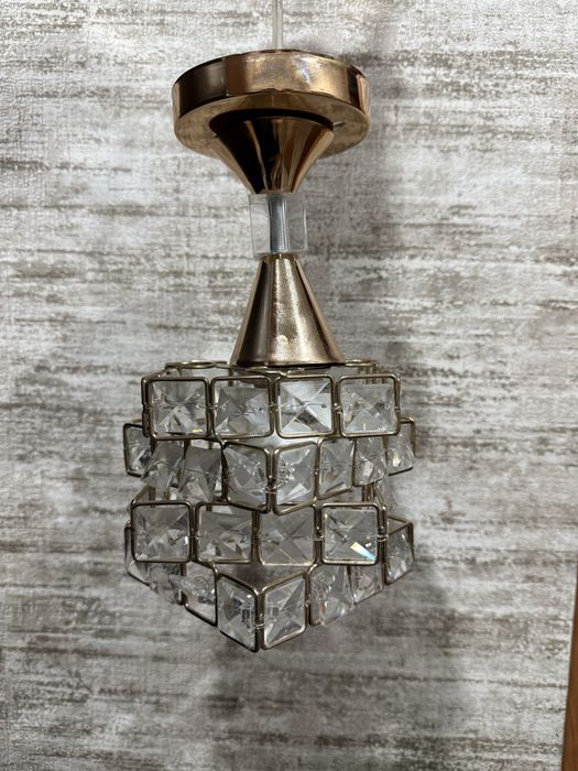 Продам люстры: в спальню, коридор туалет