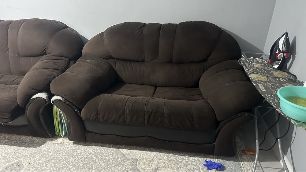 Продам 2 дивана и 1 кресло