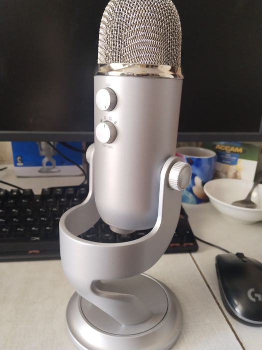 Микрофон Blue Yeti