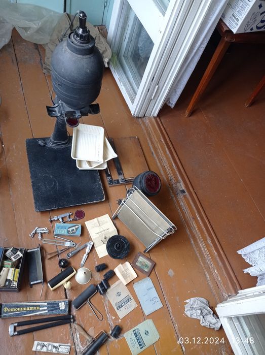 Продам канистры железные и пластмассовые,алюминиевый и разное из дома