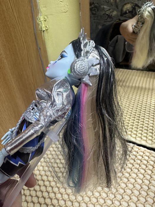 Кукла  монстр хай!