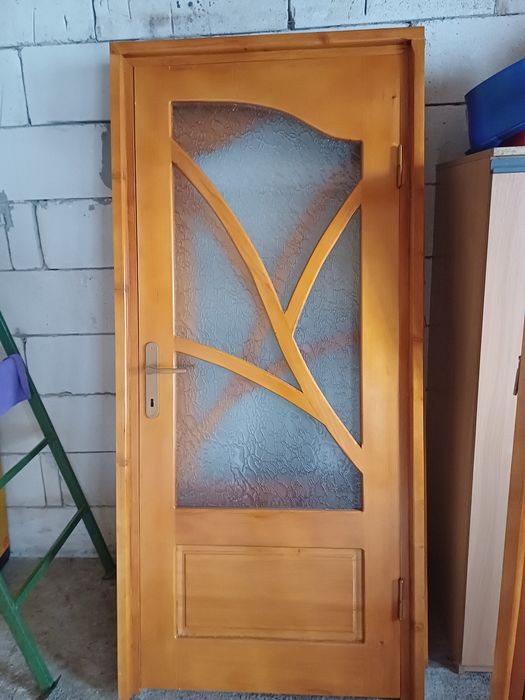 Vand 4 usi de brad,1 m90 pe 88