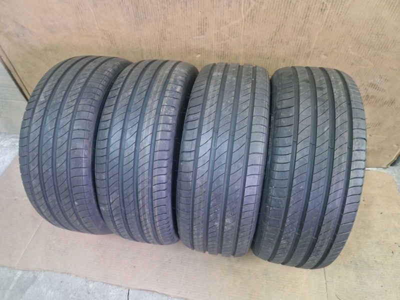 4 Michelin R17 205/45
нови летни гуми
DOT0922