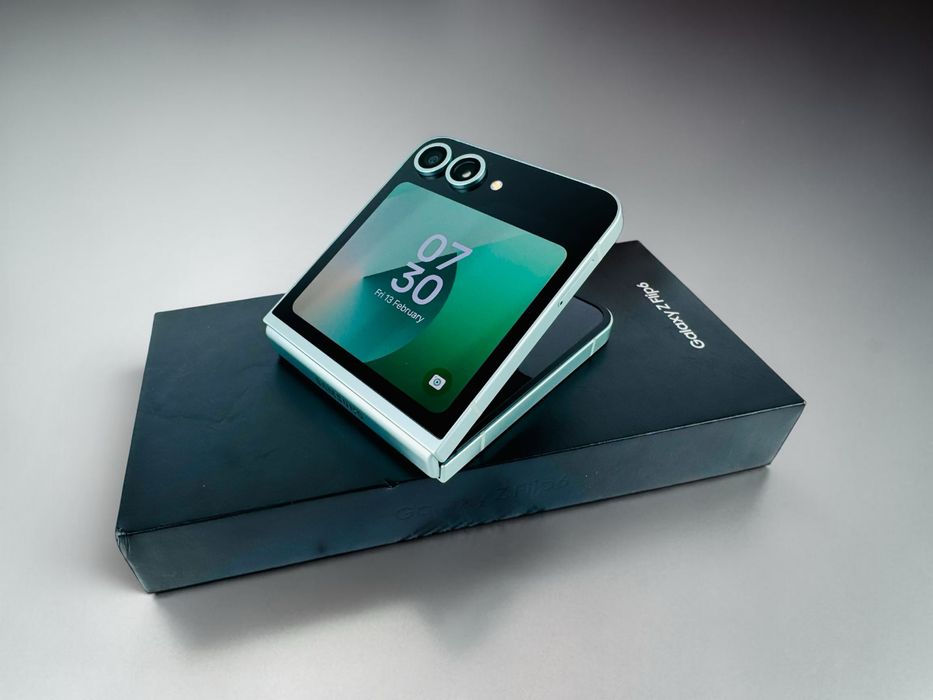 Samsung Galaxy Z Flip 6 5G 256GB 12RAM Mint Отличен!
