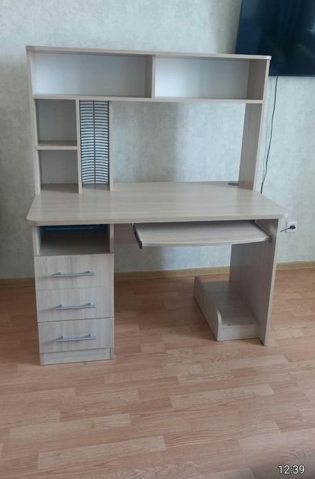 Продам  компьютерный стол
