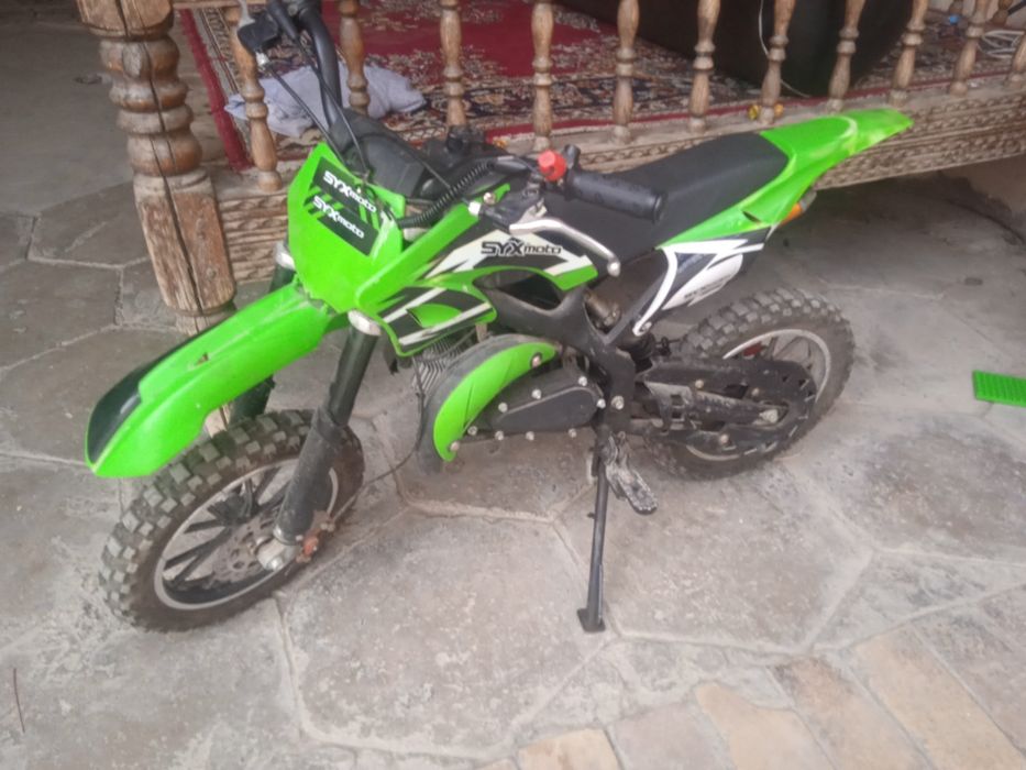 Мини байк состояние хорошая ездит на бензине  амарзотор хороший  6 .50