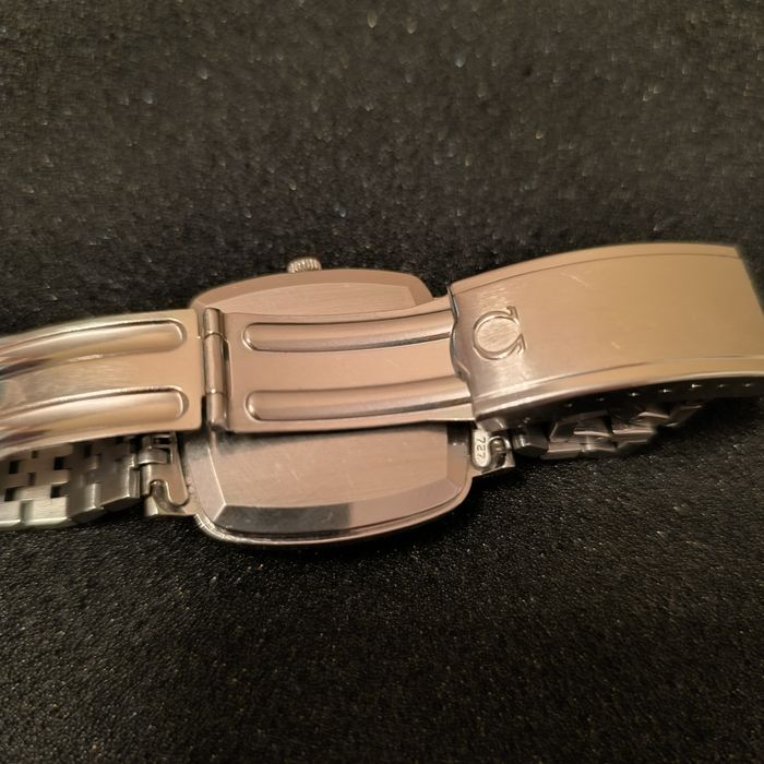 Omega De Vile часовник