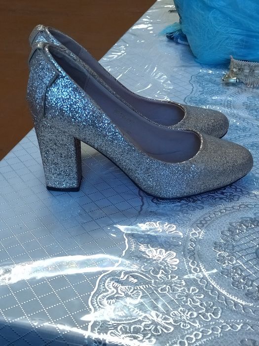 Туфли сотилади..