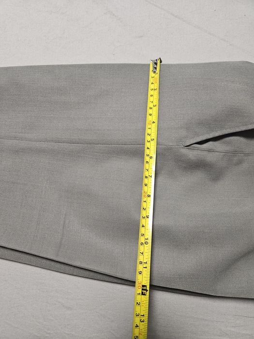 Pantaloni barbati la dunga de stofa gri

Măsurătorile sunt in fotogra