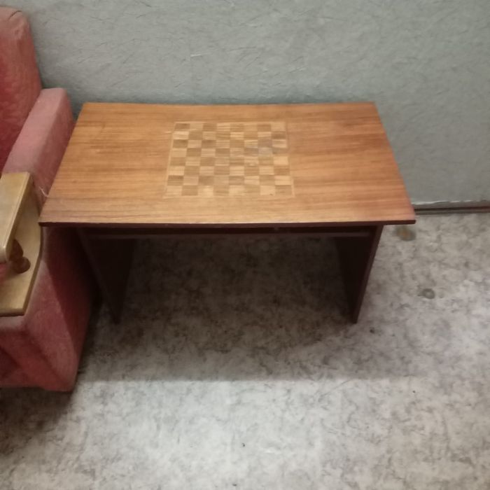 Продам шахматный столик