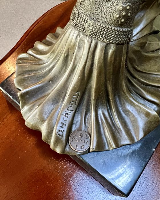 Statuetă Bronz stil ArtDeco *** vintage / antic / vechi / retro ***