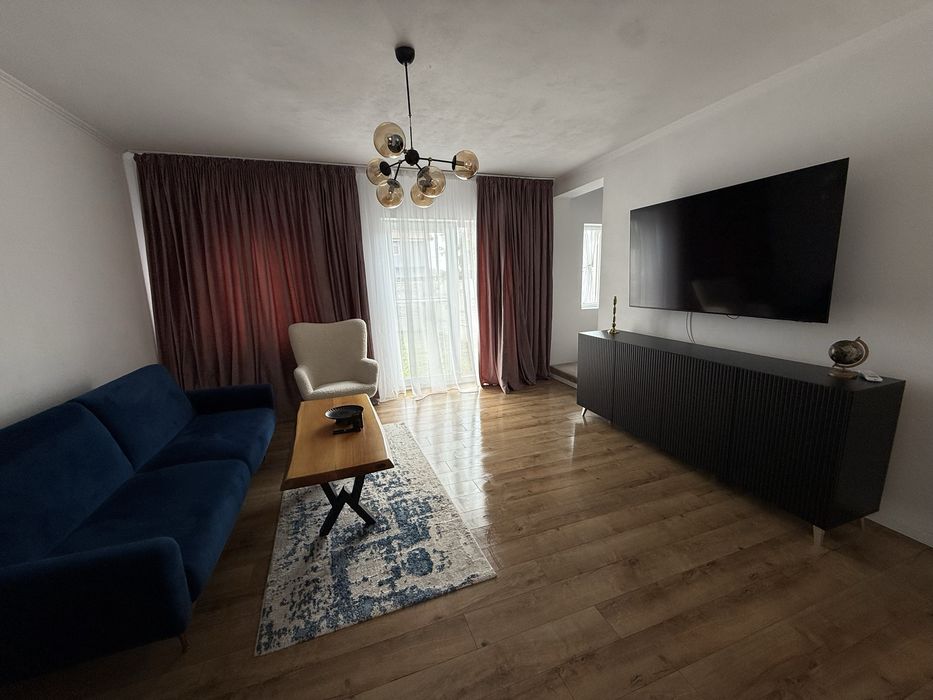 De închiriat – Jumătate de duplex modernă, cu grădină generoasă