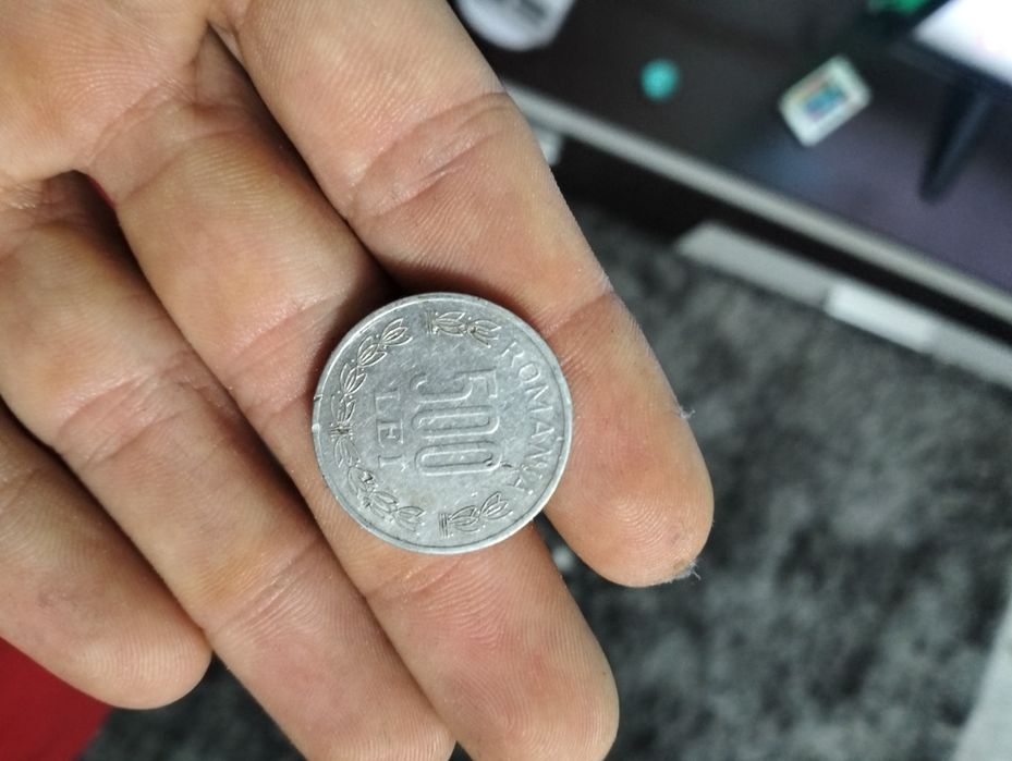 Vand monede 500 lei an 2000    Stare buna