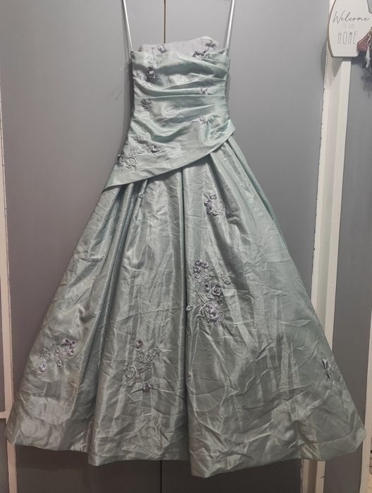 Бална/официална/абитуриентска рокля в нежно синьо