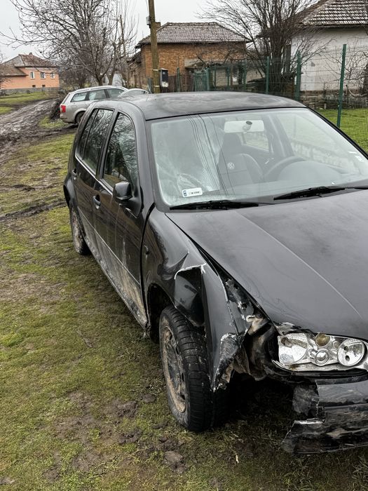 Продавам голф 4 на части