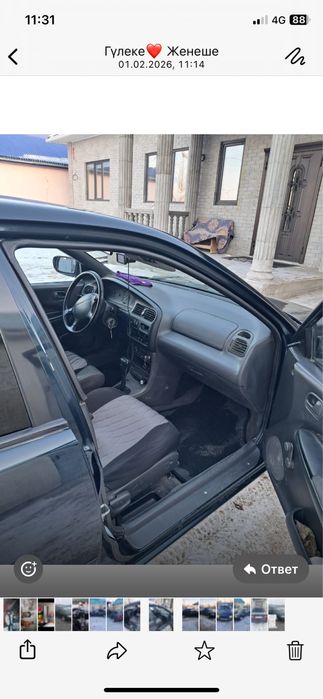 Мазда 323    год 1993