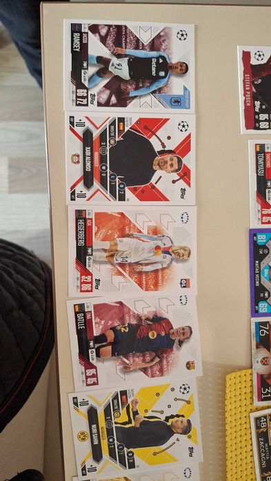 Продававм футболни карти на topps match attax различни видове