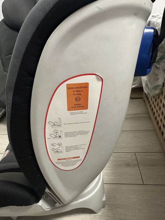 Vand doua scaune auto 250 lei