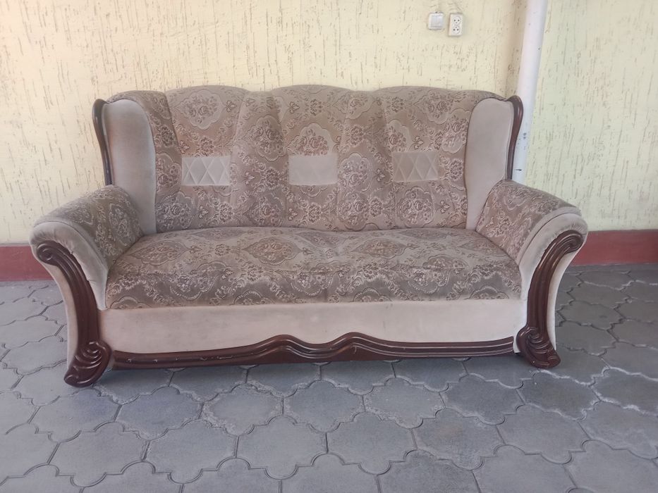 продам диван и два кресла в нормальном состоянии