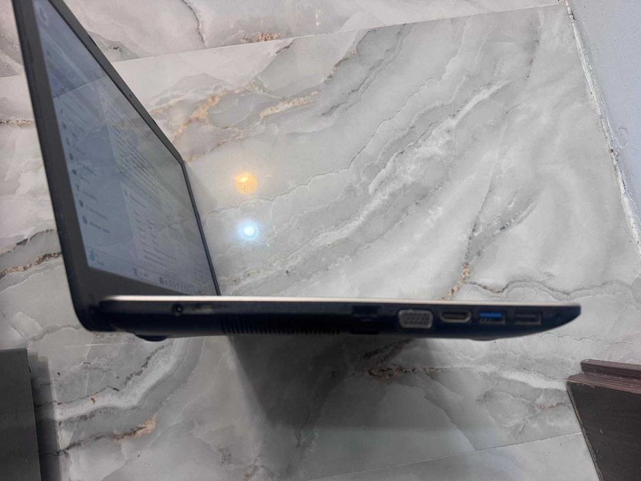 Laptop ASUS X541U i3-7100U 8GB RAM SSD 480GB Win11 licenta, baterie 3h