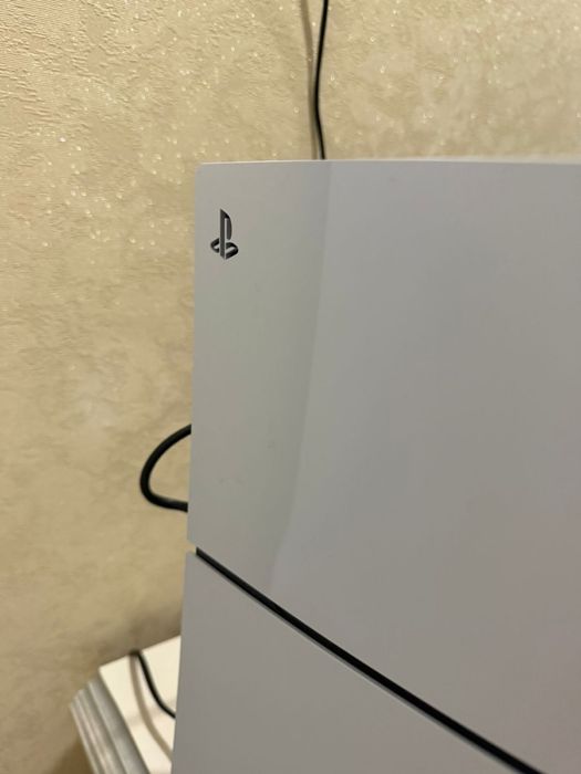 PS5 Slim новая + 2 джойстика + 8 игр + док станция