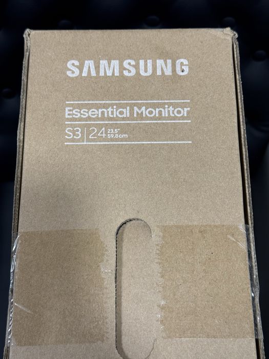 Продавам нов Samsung Essential Monitor 24”