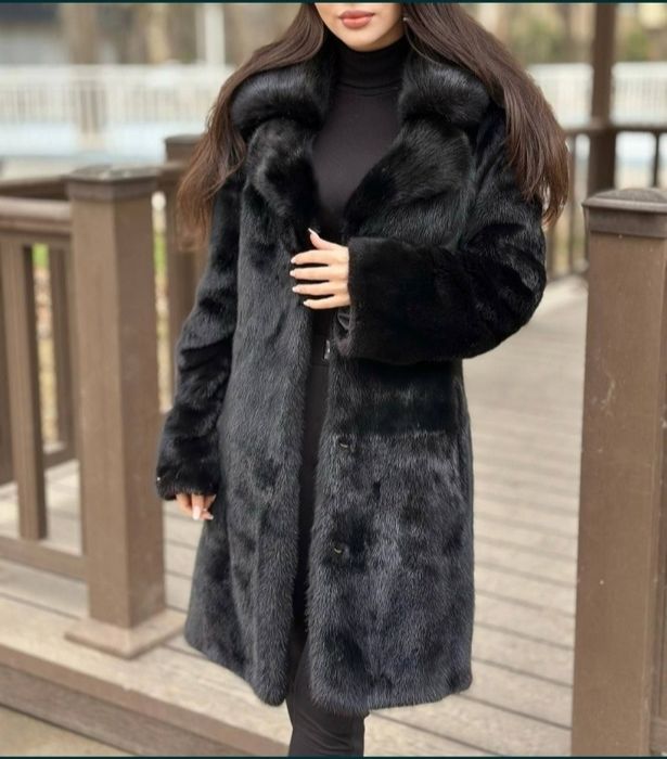 Итальянская норковая шуба не путать с Китаем.Английский воротникикарны