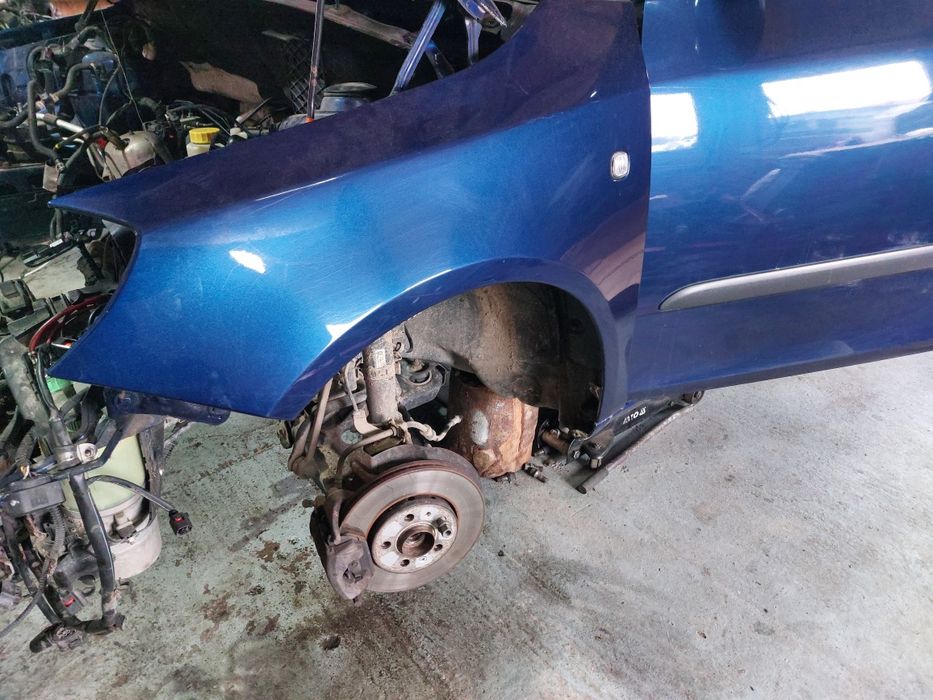 Aripa stanga fata  Skoda Fabia 2 5J an 2010 culoare albastru